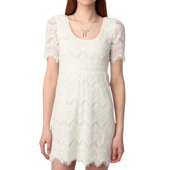 NWOT Pins and Needles Lace Crochet Lace Mini Shift Dress in Ivory Size Small - Picture 3 of 9